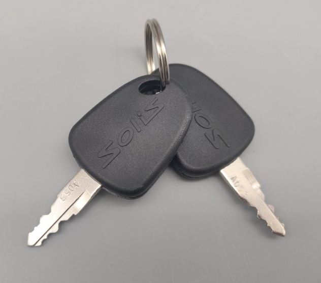 TRACTOR KEY SOLIS TEXT (set van 2)