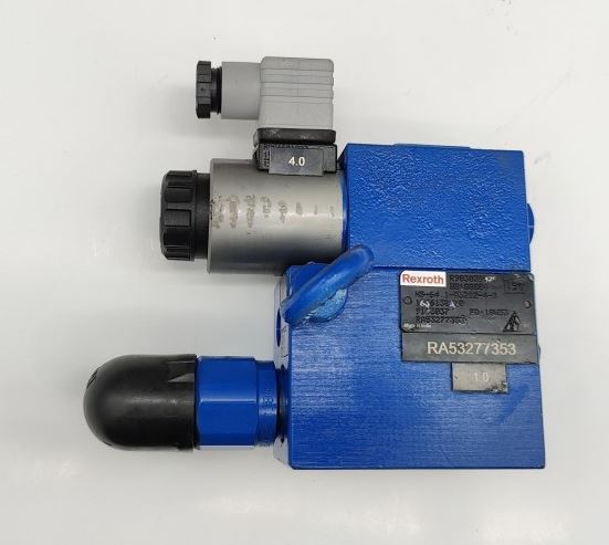 HYDRAULIC MANIFOLD FOR 4WD CLUTCH